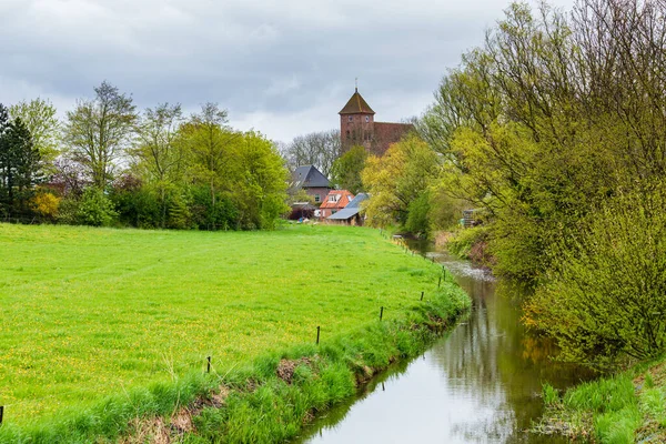 Historische hervormde kerk in Termunten Nederland — Stockfoto