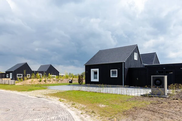 Moderní udržitelné dřevěné domy v Nizozemsku — Stock fotografie