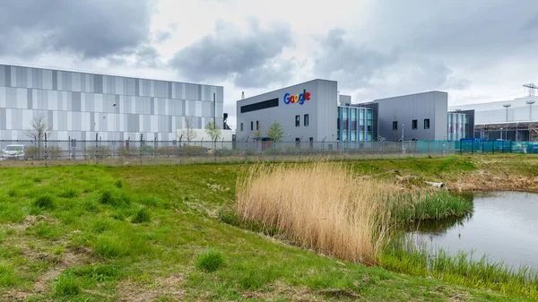 Google Centre de données en Eemshaven aux Pays-Bas — Photo