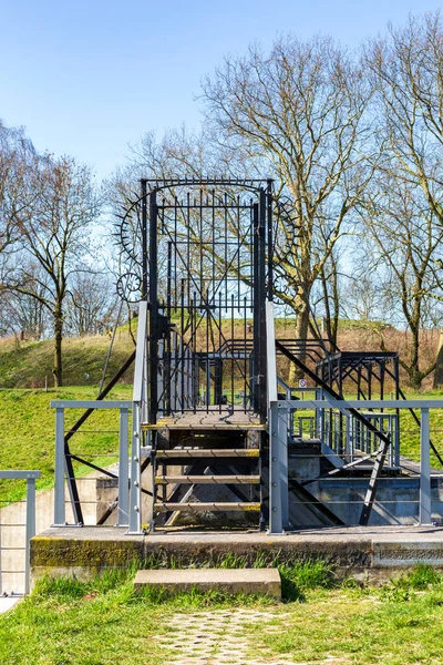 Sluice histórico Fort Everdingen nos Países Baixos — Fotografia de Stock