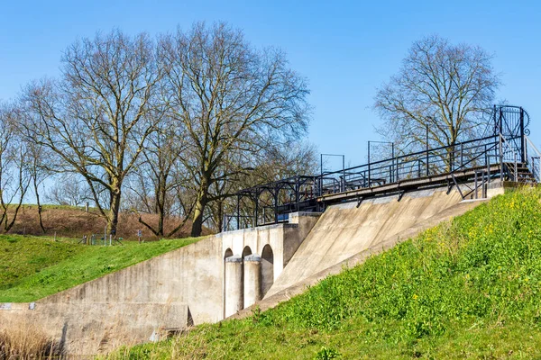 Historische sluis Fort Everdingen in Nederland Rechtenvrije Stockfoto's