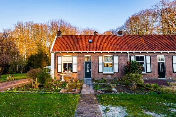 Rij van historische huizen Veenhuizen in Nederland — Stockfoto