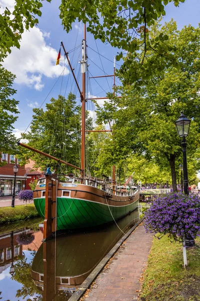 Vissersdorp Papenburg in Nedersaksen in Duitsland — Stockfoto