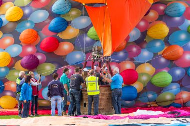 barneveld, Hollanda - Ağustos 28: ta renkli Hava balonlar