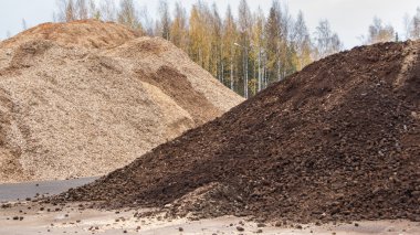 Biyokütle turba ve woodchips Isıtma biobased enerji tesisi için kullanıma hazır