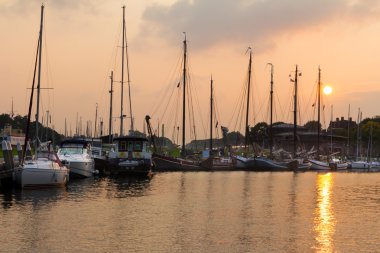 Gün batımında Old Dutch harbor