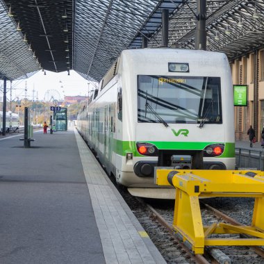 Helsinki, Finlandiya - 07 Ekim 2014: Helsinki Merkez İstasyonu, trenler