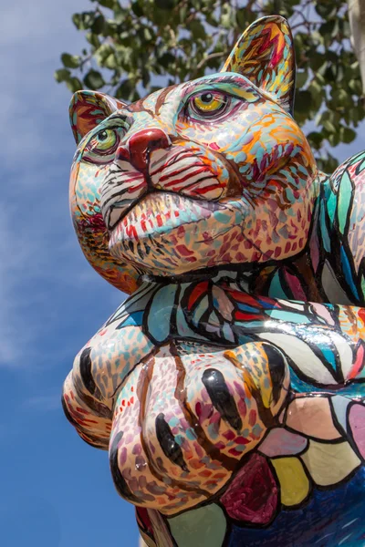 FLAGSTAFF, ARIZONA, USA, 11 AOÛT 2014 : Sculpture d'un chat coloré au centre de Flagstaff Ariozona par Dion Wright — Photo