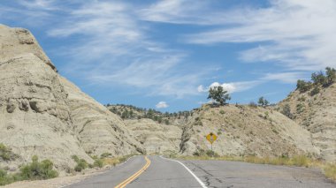 Karayolu 12 Boulder ve Escalante Utah bizim aramızdaki çöller aracılığıyla bir milyon dolarlık yol