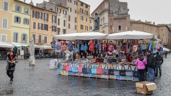 ROME, ITALY - FEBRUARY 22, 2015: Campo de Fiori — Stock Photo, Image