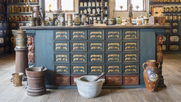 AARHUS, DENMARK - APRIL 12, 2015: Medieval pharmacy shop — Stock Photo, Image