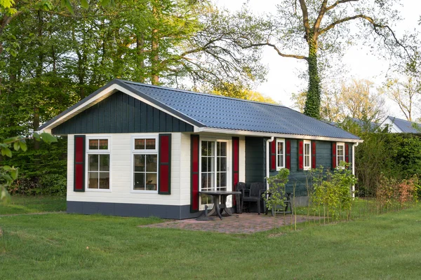 Casa de férias de madeira na Holanda — Fotografia de Stock