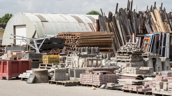 Reusable waste from old houses and buildings — Stock Photo, Image