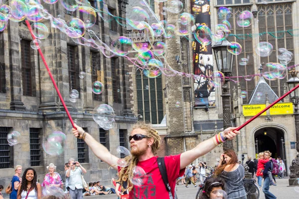 AMSTERDAM, NETHERLANDS, - jULY 17, 2015: Street artist — Stock Photo, Image