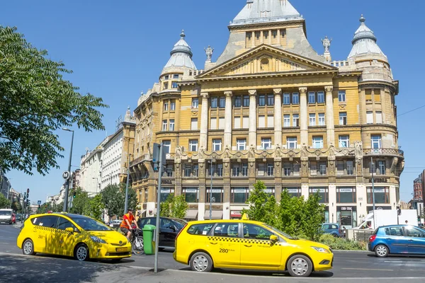 BUDAPEST, HUNGARY, - 20 июля 2015 года: Вид на улицу Будапешт Венгрия — стоковое фото