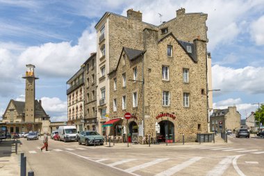 Dinan, Fransa - 14 Haziran 2025: Cotes-d 'Armor, Brittany, Fransa' da Dinan Demiryolu Müzesi 'nin olağanüstü inşaatı