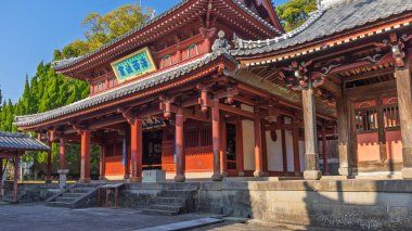 Nagasaki, Japonya - 22 Mart 2025: Japonya 'da Nagasaki' deki Sofuku-ji Tapınağı 'nın büyük liderleri ulusal hazinesi