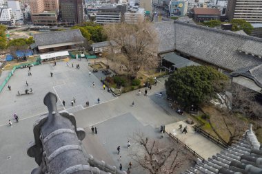 Kumamoto, Japonya - 24 Mart 2025: Japonya Kumamoto 'daki güzel yenilenmiş Kumamoto kalesinden görüntü