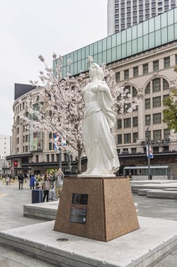 Osaka, Japonya - 31 Mart 2025: Barış anıtı, savaş sonrası yeniden yapılanma, Japonya 'daki Osaka, Japonya