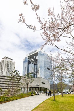 Osaka, Japonya - 31 Mart 2025 Osaka, Japonya 'daki etkileyici Omeda gökyüzü binası. Modern mimari