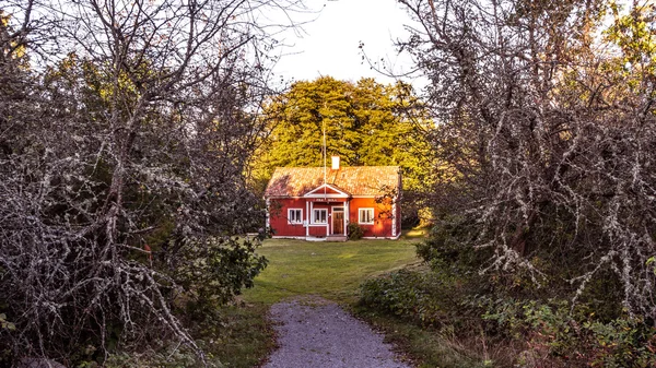 Antigua escuela de Folk en la isla de Harstena en Suecia, principalmente kn —  Fotos de Stock