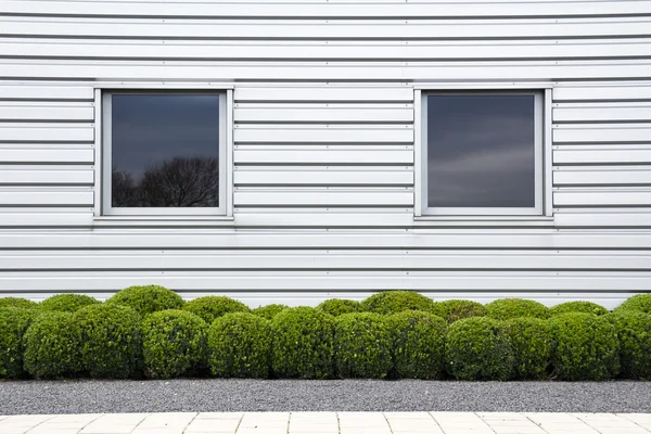 Front wall of a  modern business unit — Stock Photo, Image