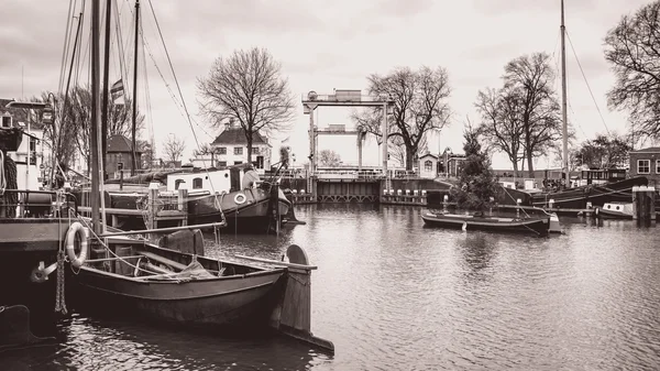 Le port musée de Gouda Holland en noir et blanc — Photo