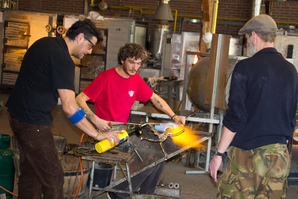 Glasblasen in leerdam holland — Stockfoto