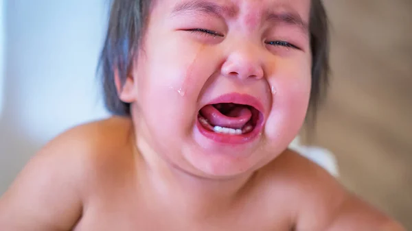 Bebé Llorón Histeria Infantil Cerca Los Dientes Están Cortando Las — Foto de Stock