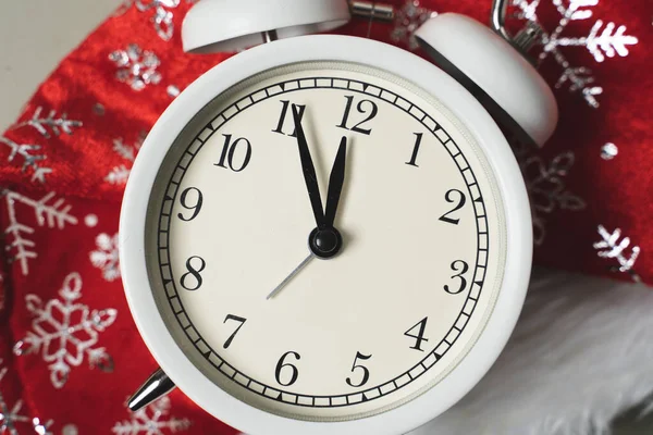 White Alarm Clock Lying Background Red Christmas Cap New Year — Stock Photo, Image