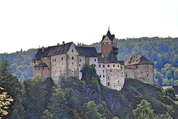 Medeltida Slott Toppen Hög Klippa — Stockfoto