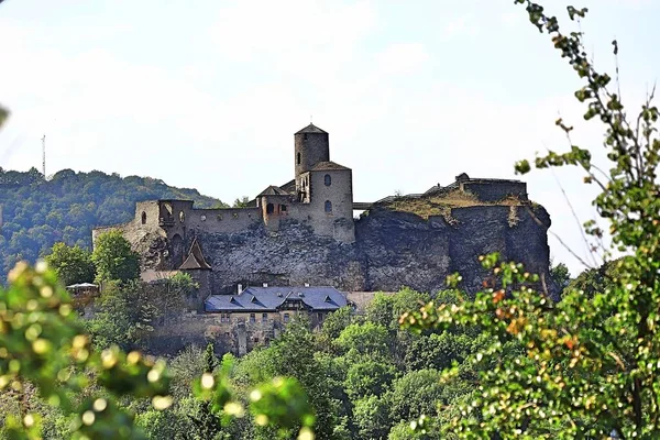 Castelo Medieval Topo Penhasco Alto — Fotografia de Stock