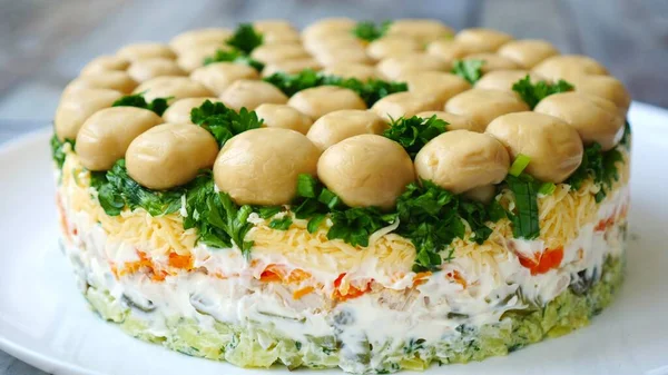 Ev yapımı salata tarifi çok lezzetli.