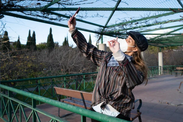 Flicka Tar Selfie Parken Fallas — Stockfoto