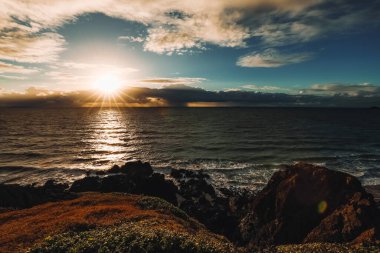 Mackay Queensland Avustralya 'daki Lambert Sahili' nin gözcüsünden gün doğumu.