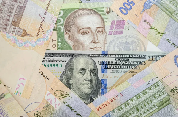 Concepto Relación Monetaria Billete 100 Dólares 500 Hryvnia Ucraniana Primer — Foto de Stock