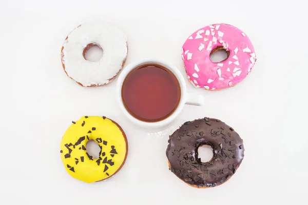 Kopje Thee Traditionele Amerikaanse Donuts Met Chocolade Roze Geel Witte — Stockfoto