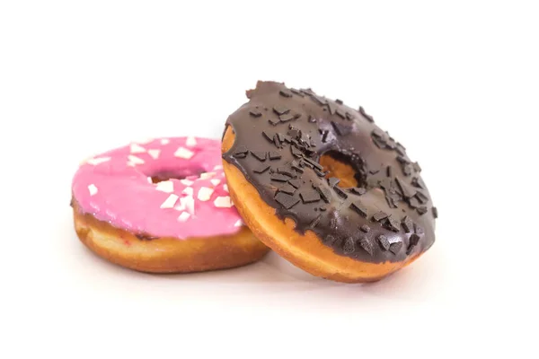 Zwei Traditionelle Amerikanische Donuts Mit Schokolade Und Rosa Zuckerguss Und — Stockfoto