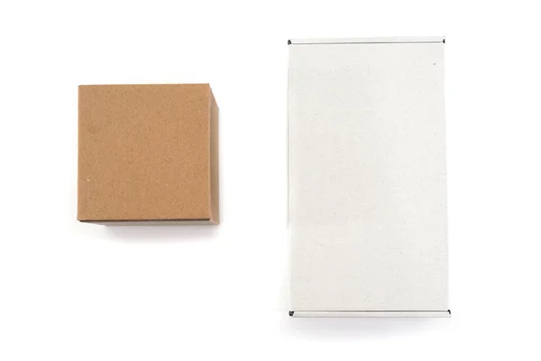 Λευκό Και Καφέ Κουτί Απομονωμένο Λευκό Φόντο Δύο Διαφορετικά Κουτιά — Φωτογραφία Αρχείου