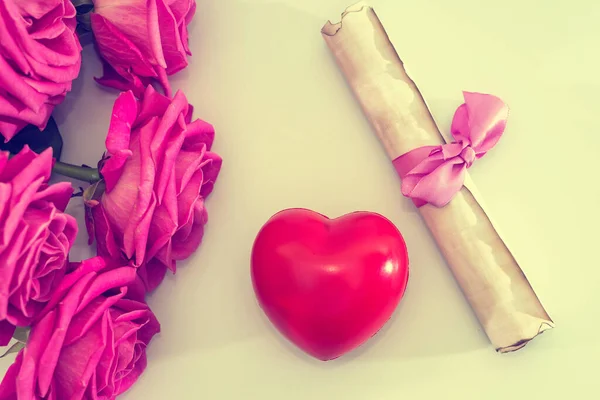 Valentijnsdag Wenskaart Met Boeket Van Rode Rozen Hart — Stockfoto