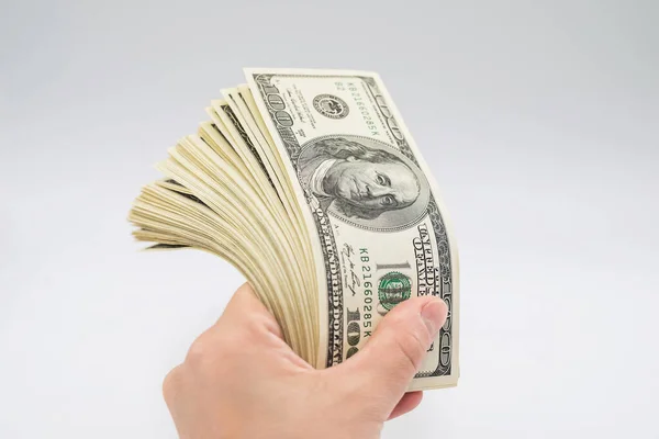 Beyaz Arka Planda Dolarlarla Kadın Elini Kapat — Stok fotoğraf