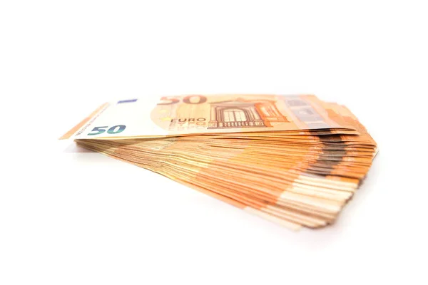 白い背景に50ユーロでスタック お金は美しくレイアウトされています 金融の概念 — ストック写真