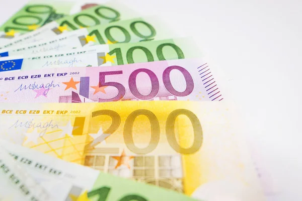Großaufnahme Von Euro Banknoten Auf Weißem Hintergrund Das Geld Ist — Stockfoto