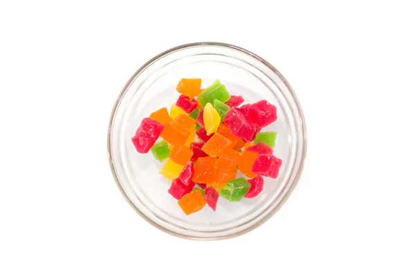 在白色背景的玻璃器皿中的糖果水果 从上面看 — 图库照片