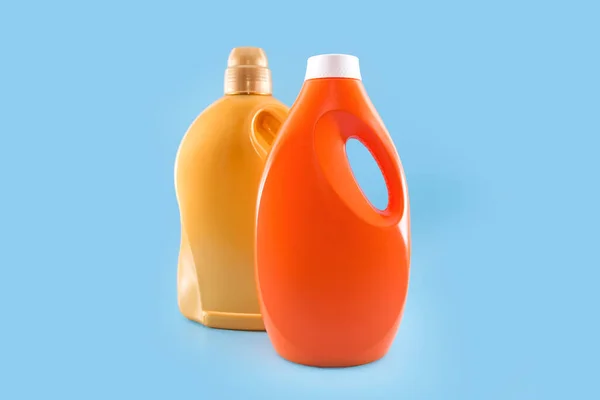 Waschmittel Zum Waschen Flaschen Isoliert Auf Blauem Hintergrund — Stockfoto