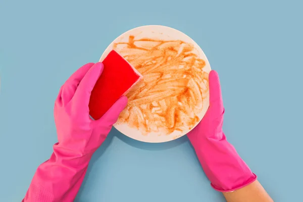 Top View Photo Hands Pink Rubber Gloves Holding Dirty Plate — Fotografia de Stock