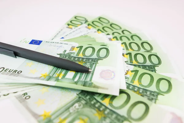 Сіра Ручка 100 Євро Банкнотах Багато Грошей Білому Фінансова Концепція — стокове фото