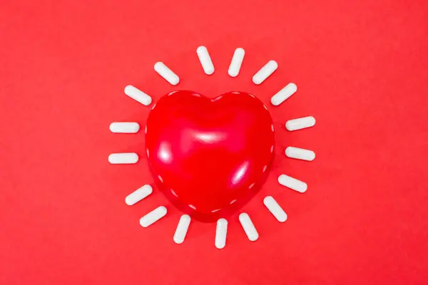 Red Heart White Pill Capsules Red — Stock Photo, Image