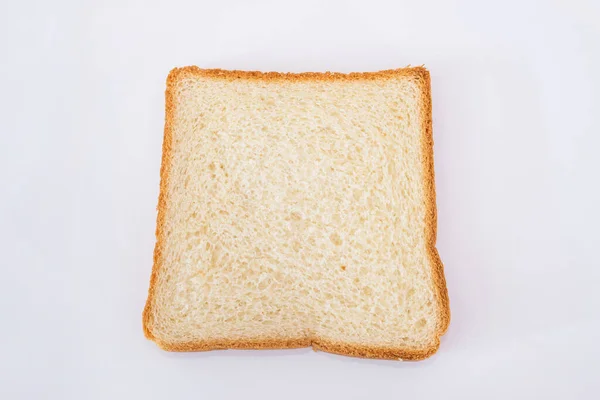 白盘上的一片白面包 烤面包 — 图库照片