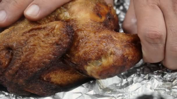 Man Pulls Chicken Leg Out Baked Chicken Close Fullhd Footage — Stock Video